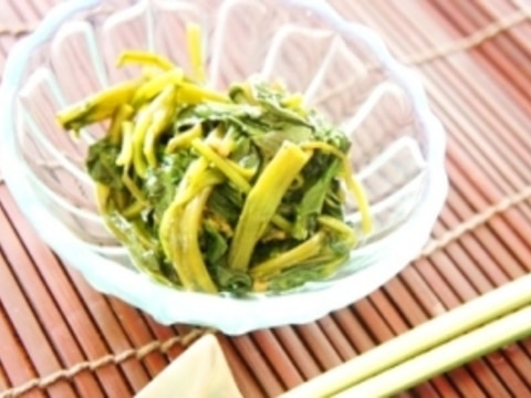 アジアン小皿料理、筒菜と松の実のナンプラー和え